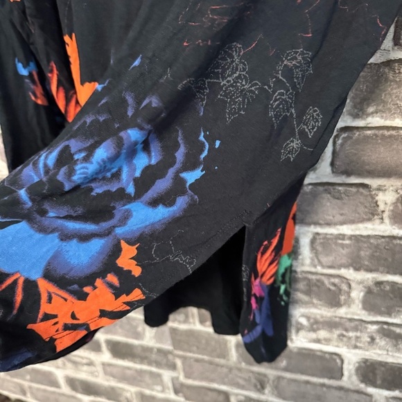 Aritzia Babaton jersey top black bright floral print stretch shirt - Picture 7 of 10